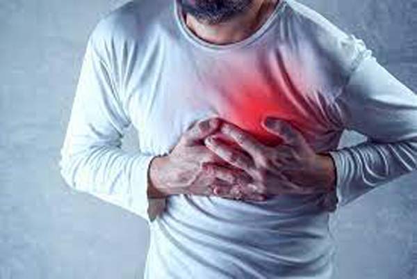 Heart Attack आने से पहले महिलाओं में दिखते हैं ऐसे लक्षण, न करें इग्नोर