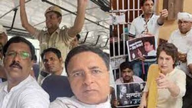 दिल्ली पुलिस ने कांग्रेस नेता रणदीप सुरजेवाला समेत कई बड़े नेताओं को लिया हिरासत में, थाने पहुंचीं प्रियंका गांधी