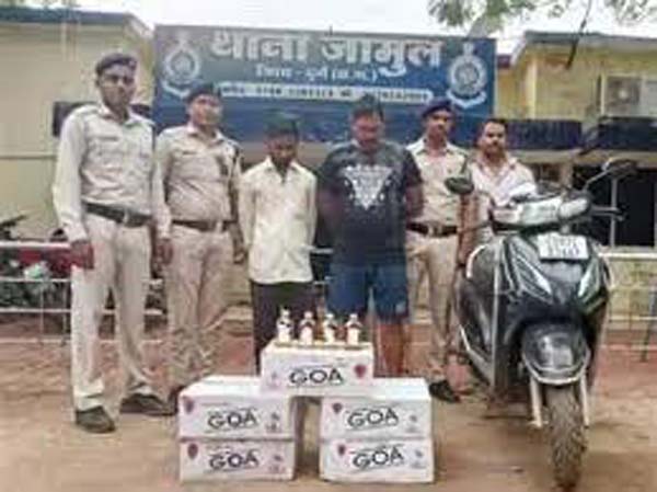 CG CRIME: गोवा शराब के साथ एक्टिवा सवार तस्कर गिरफ्तार