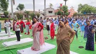 मंत्री अनिला भेंड़िया ने बालोद जिले के गंगा मैया मंदिर प्रांगण में किया जिला स्तरीय योग कार्यक्रम का शुभारंभ