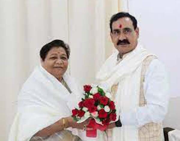 दतिया पहुंची राज्यपाल अनुसुईया उइके, गृहमंत्री नरोत्तम मिश्रा ने किया स्वागत