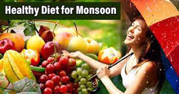 Monsoon Diet : बारिश के मौसम में क्या खाने से होता है नुकसान और कौन सी चीज करती है फायदा, यहां जानें